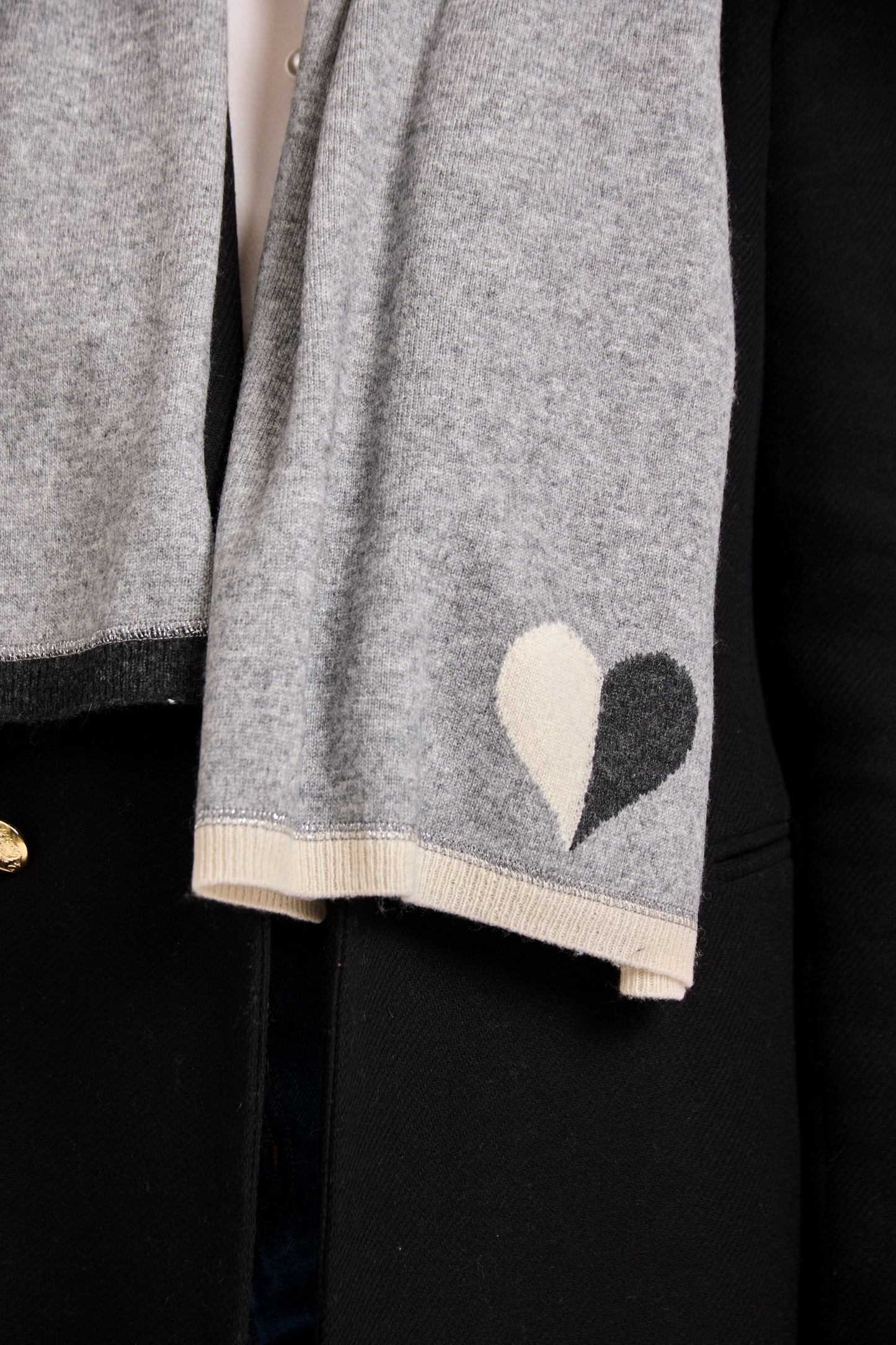 Cashmere plain knit scarf with intarsia heart detail