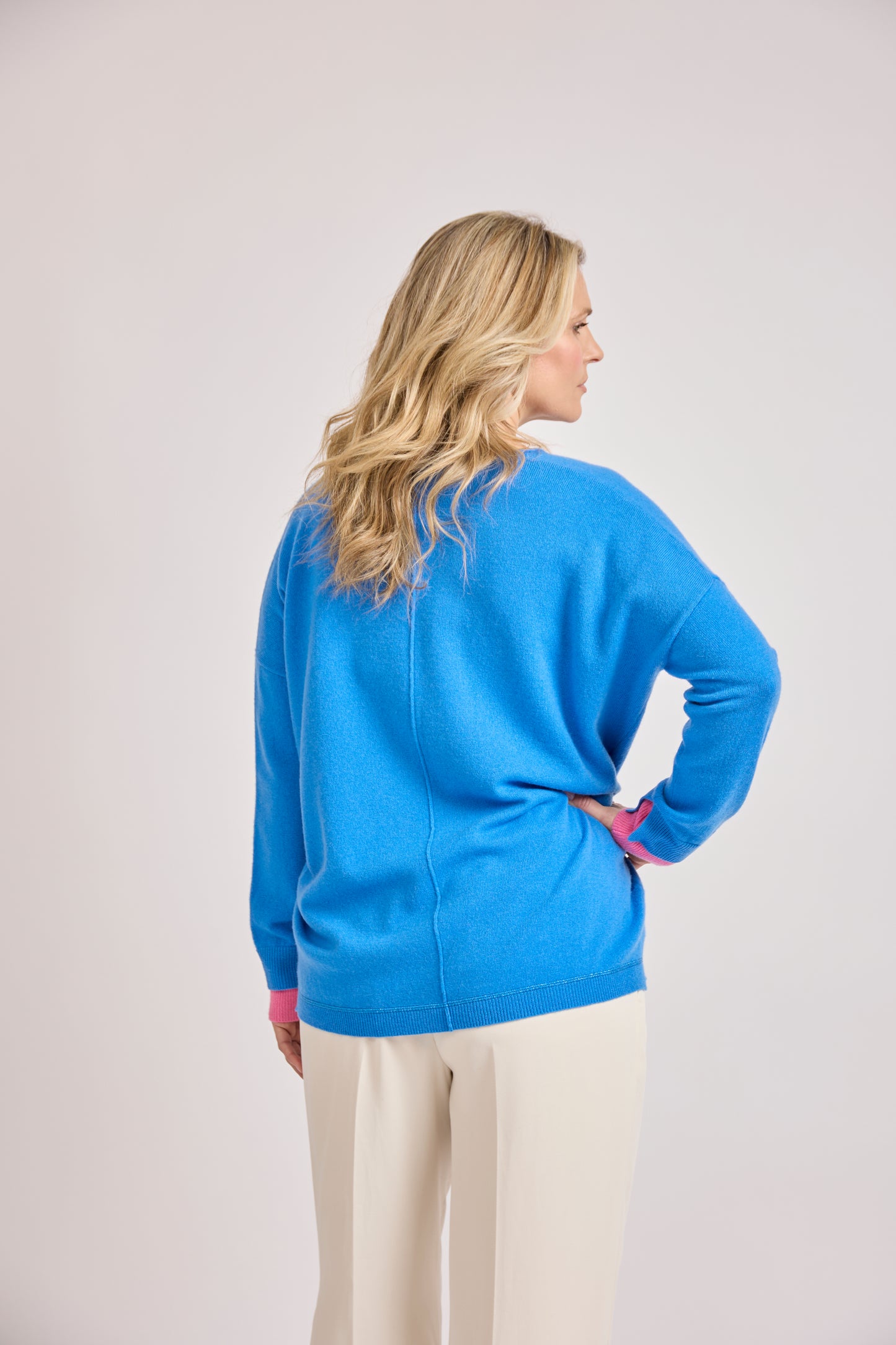 Sofia boyfriend v-neck jumper with double cuff